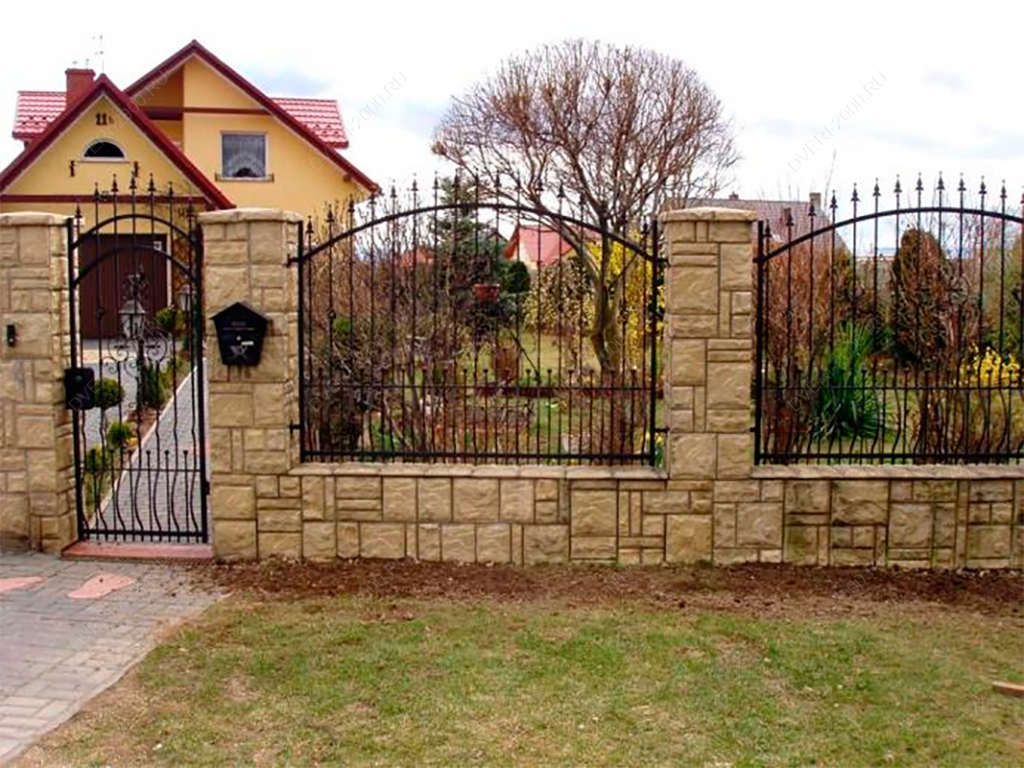 Купить забор ставрополь. Кованый забор. Каменный забор. Красивый забор. Забор в частном доме.