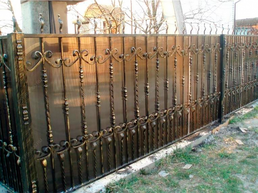 Стоимость кованого забора. Кованый забор. Красивые кованые заборы. Забор для палисадника из металла. Ограда для палисадника из металла.