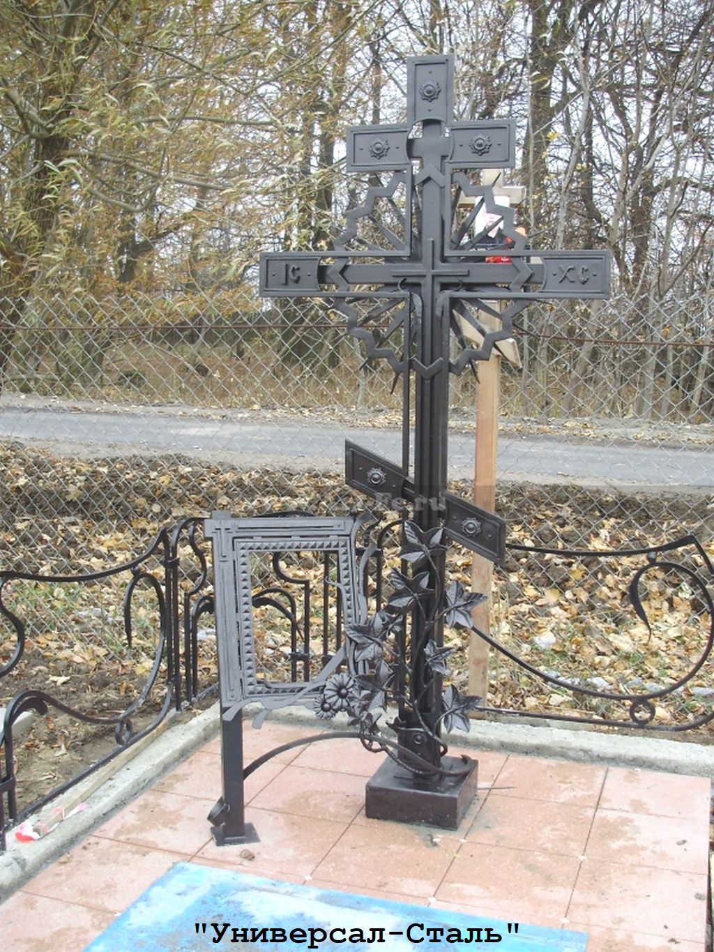 Сколько стоит железный крест на могилу. Православный кованый Могильный крест. Ковка кресты могильные. Крест Могильный Железный. Кованые кресты.